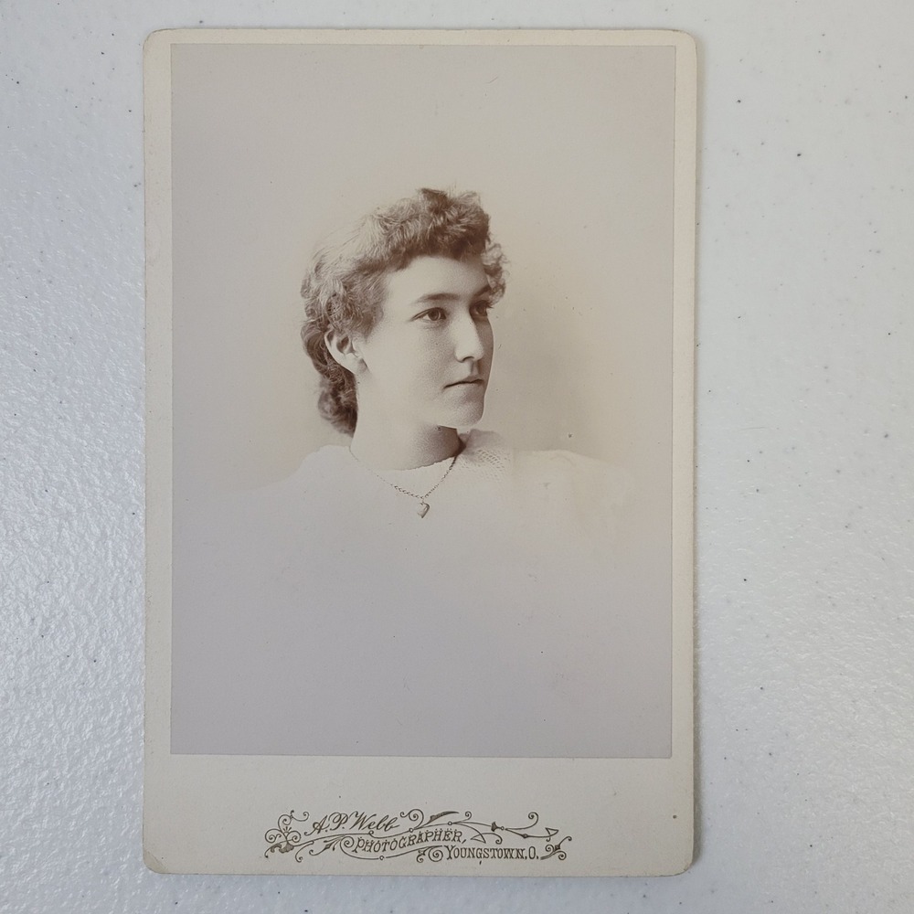 Antique Cabinet Card Portrait Young Woman AP Webb Youngstown‎ Ohio